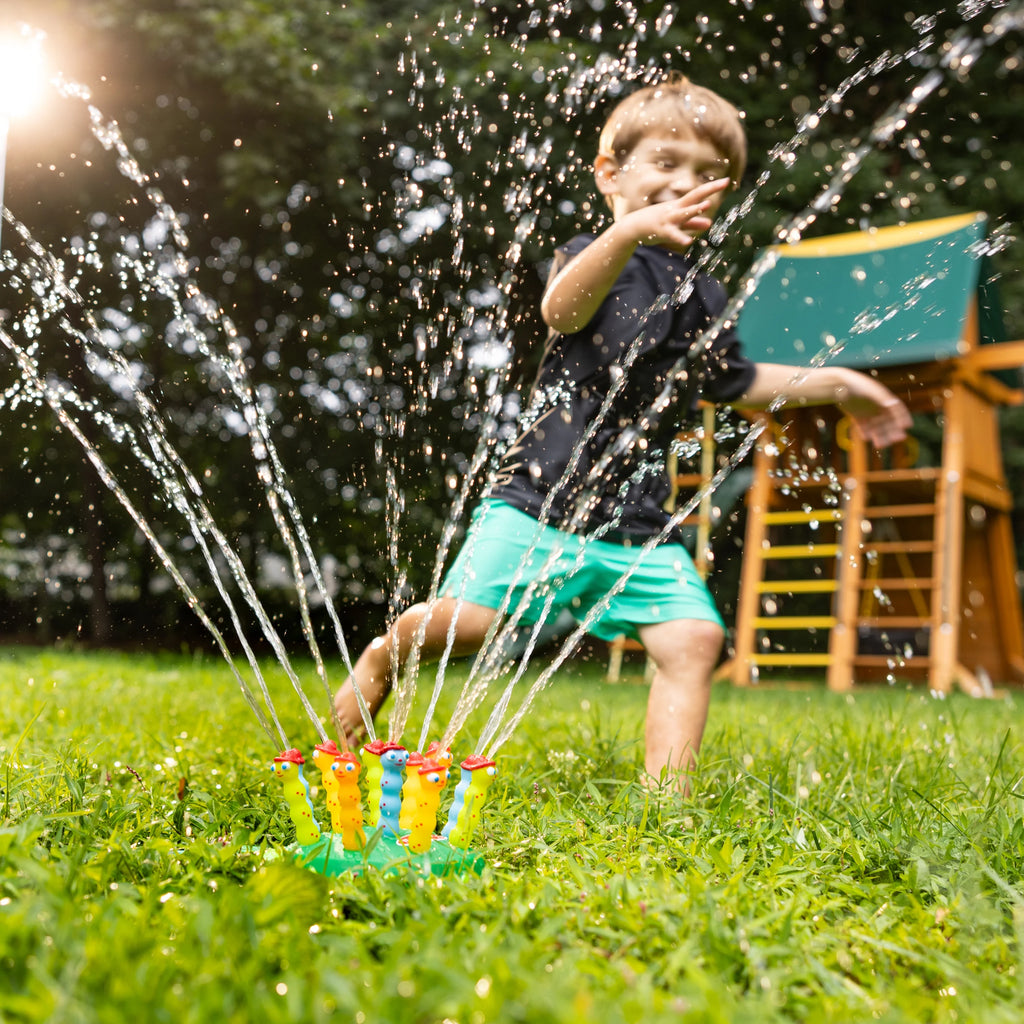 Outdoor Sprinkler Toy with Hose Attachment O795887