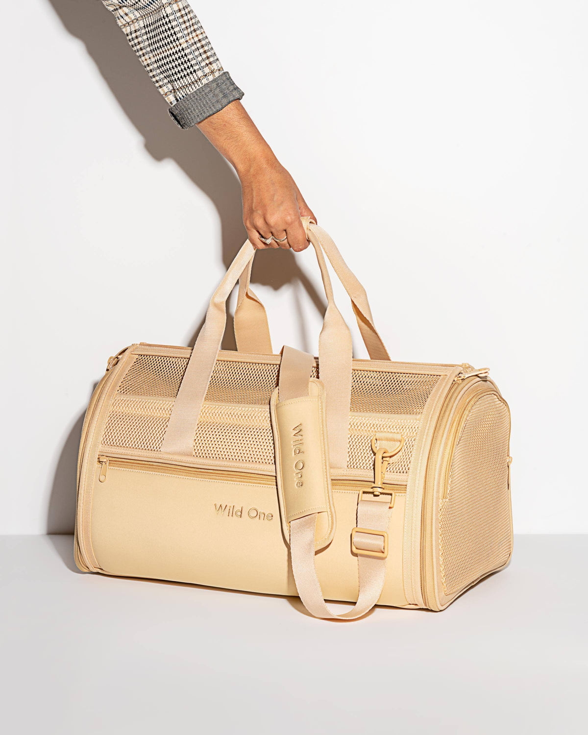 Black Travel Carrier R69670