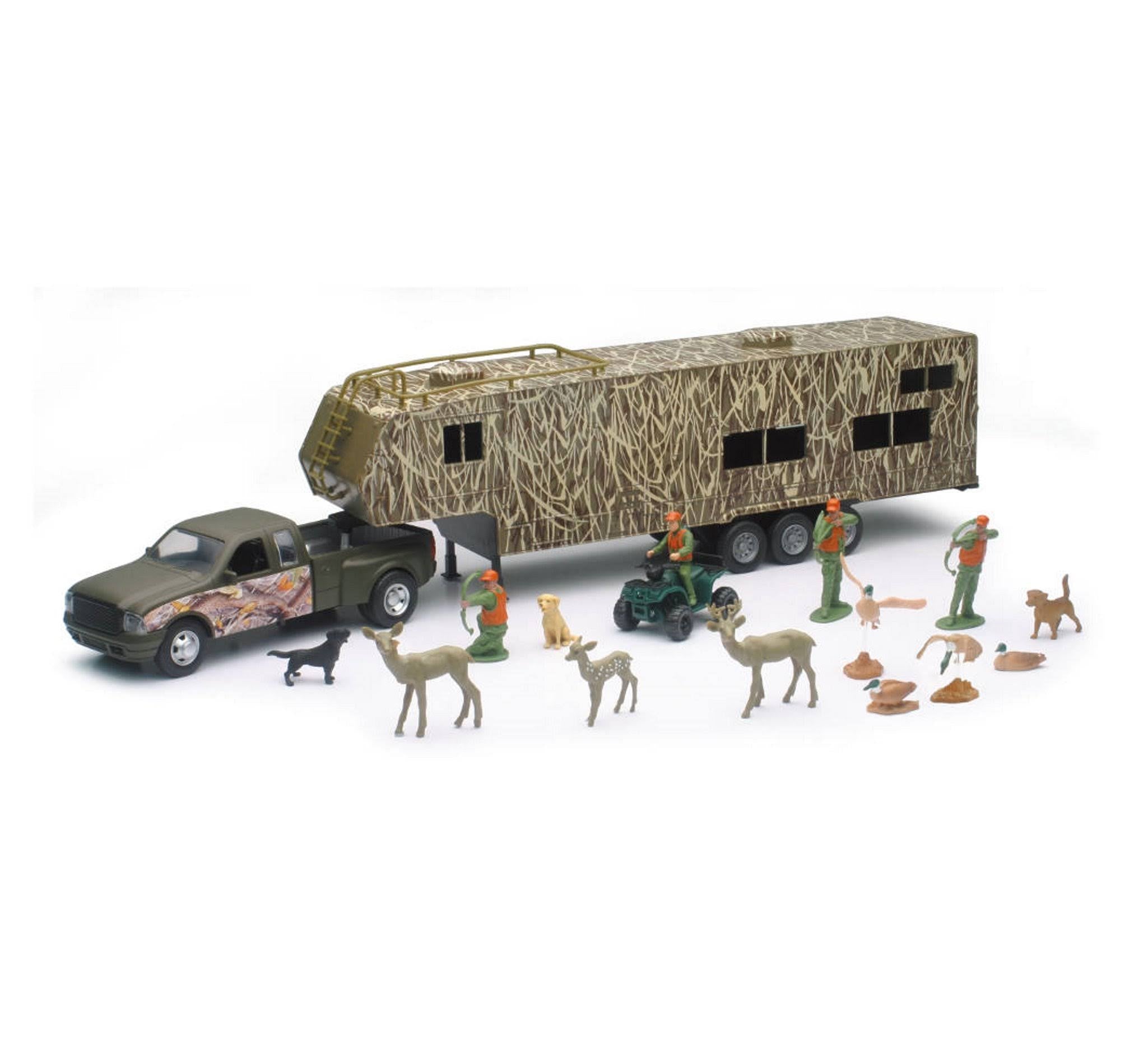 Fifth Wheel with Camo Camper & Deer Set G86136