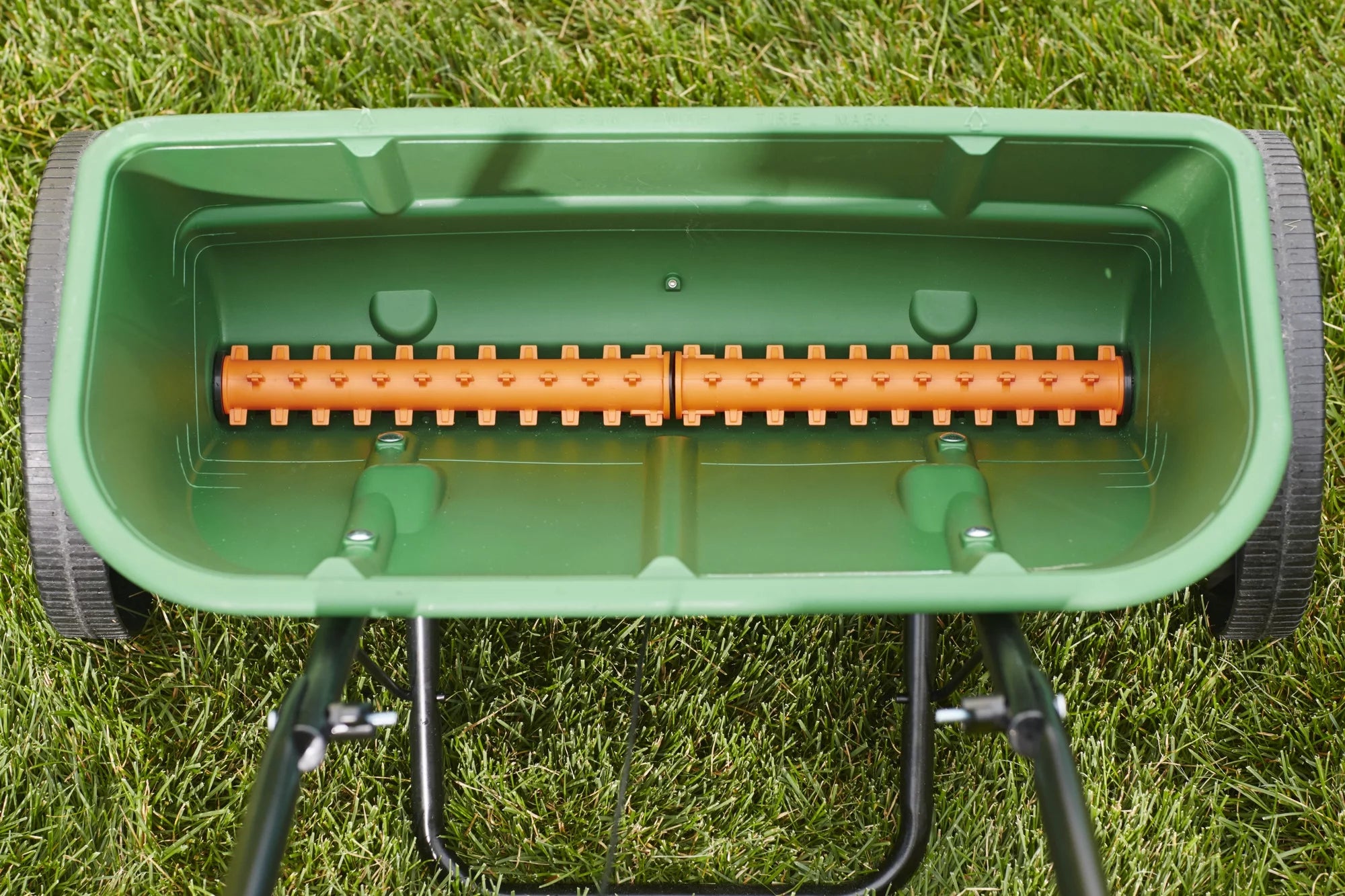 Classic Drop Spreader N4736