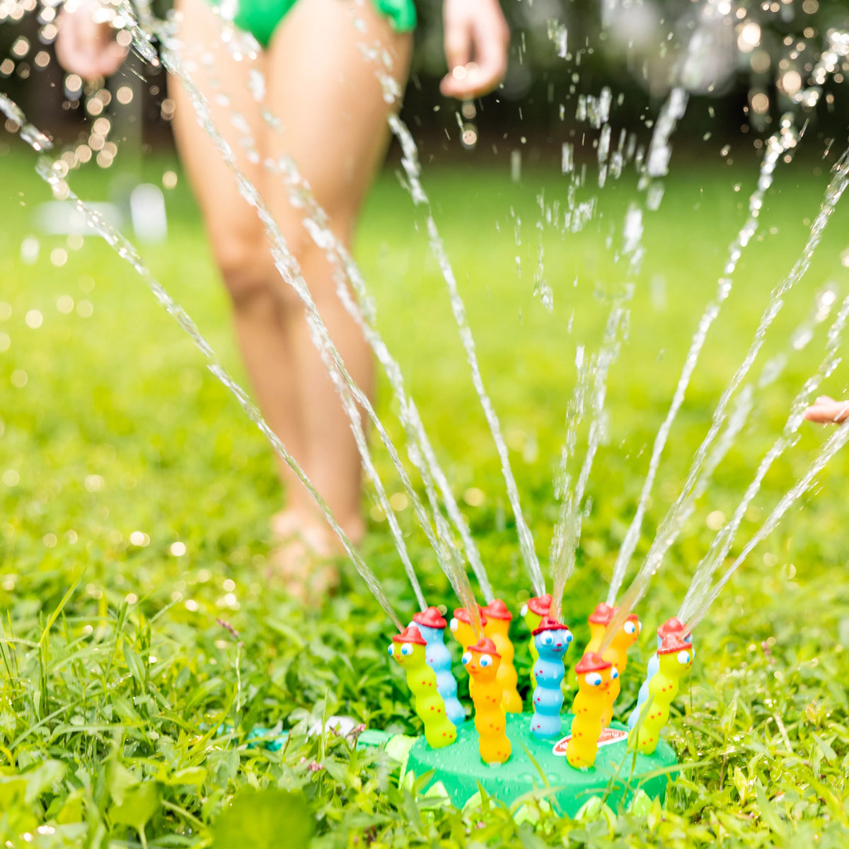 Outdoor Sprinkler Toy with Hose Attachment O795887
