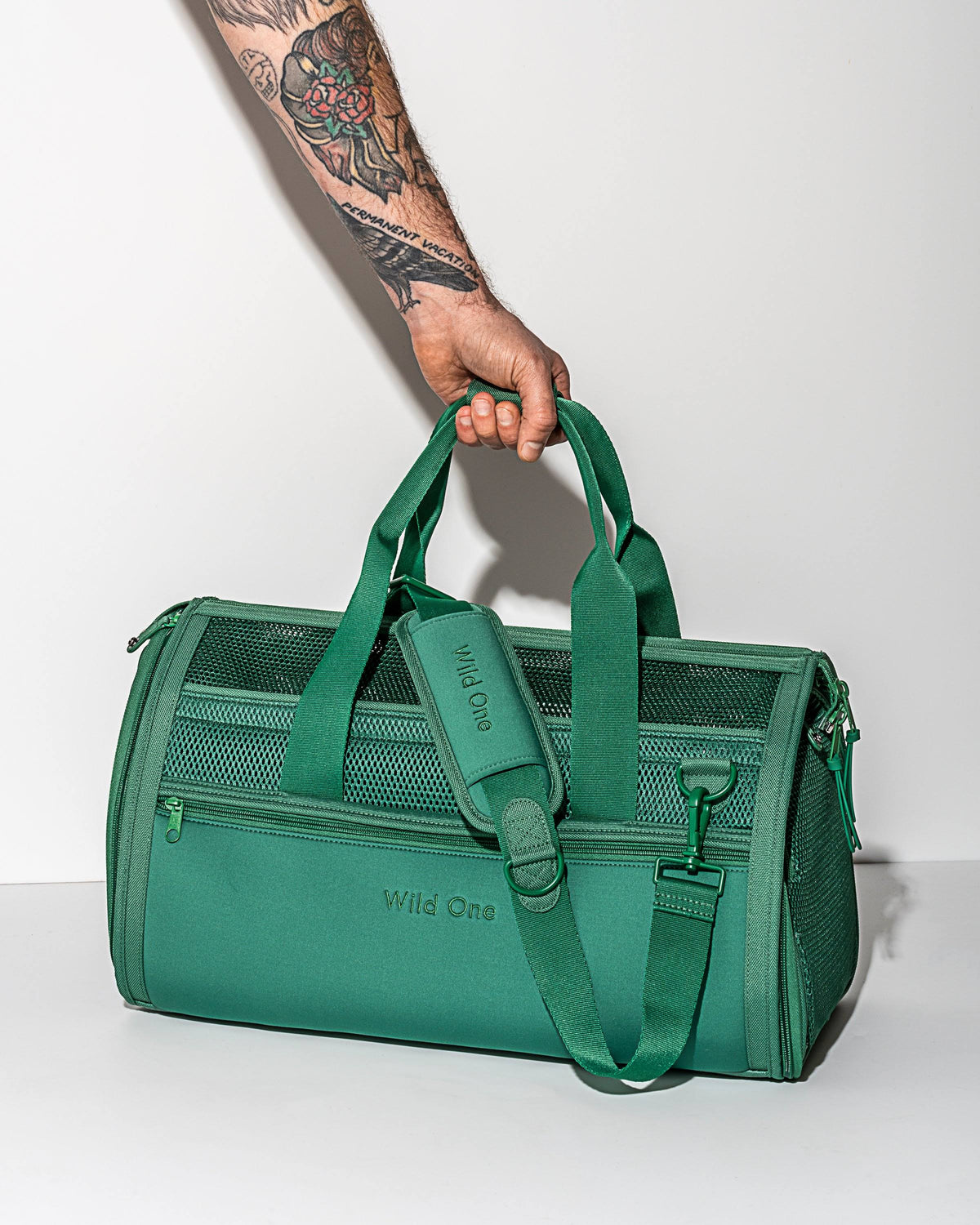 Black Travel Carrier R69670