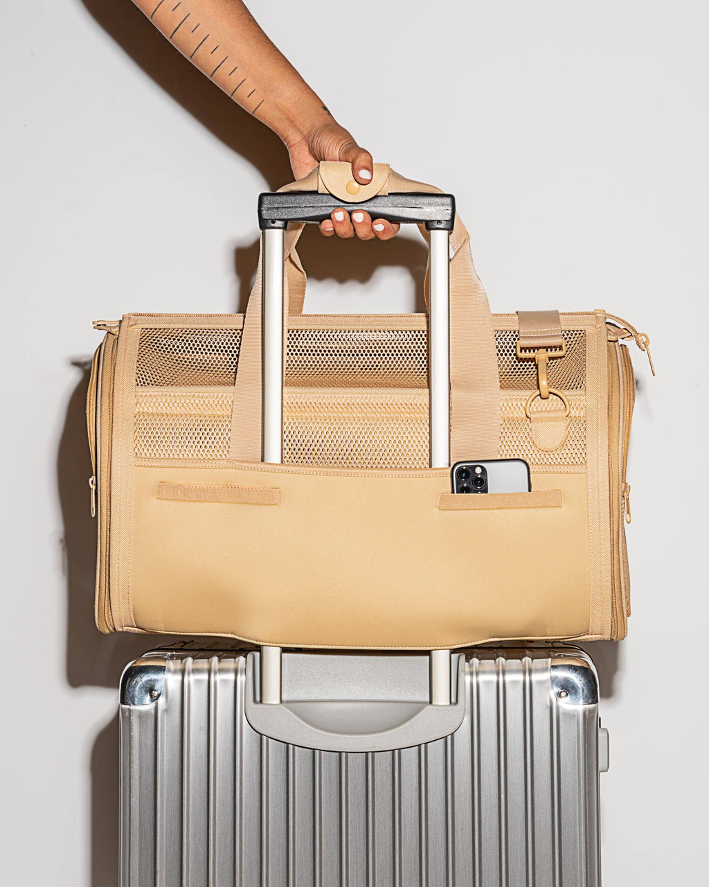 Black Travel Carrier R69670