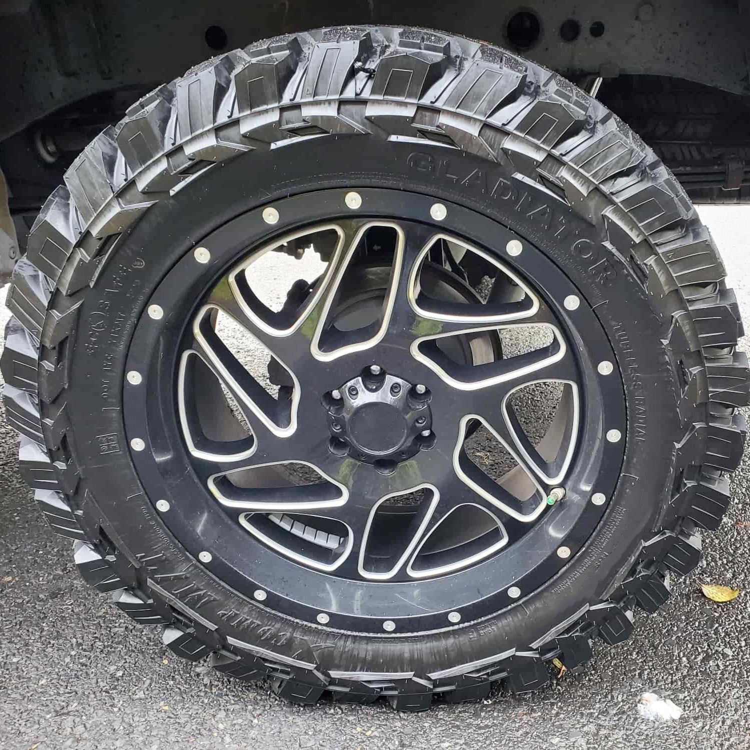 LT35X12.5R20 Light Truck Tire W272
