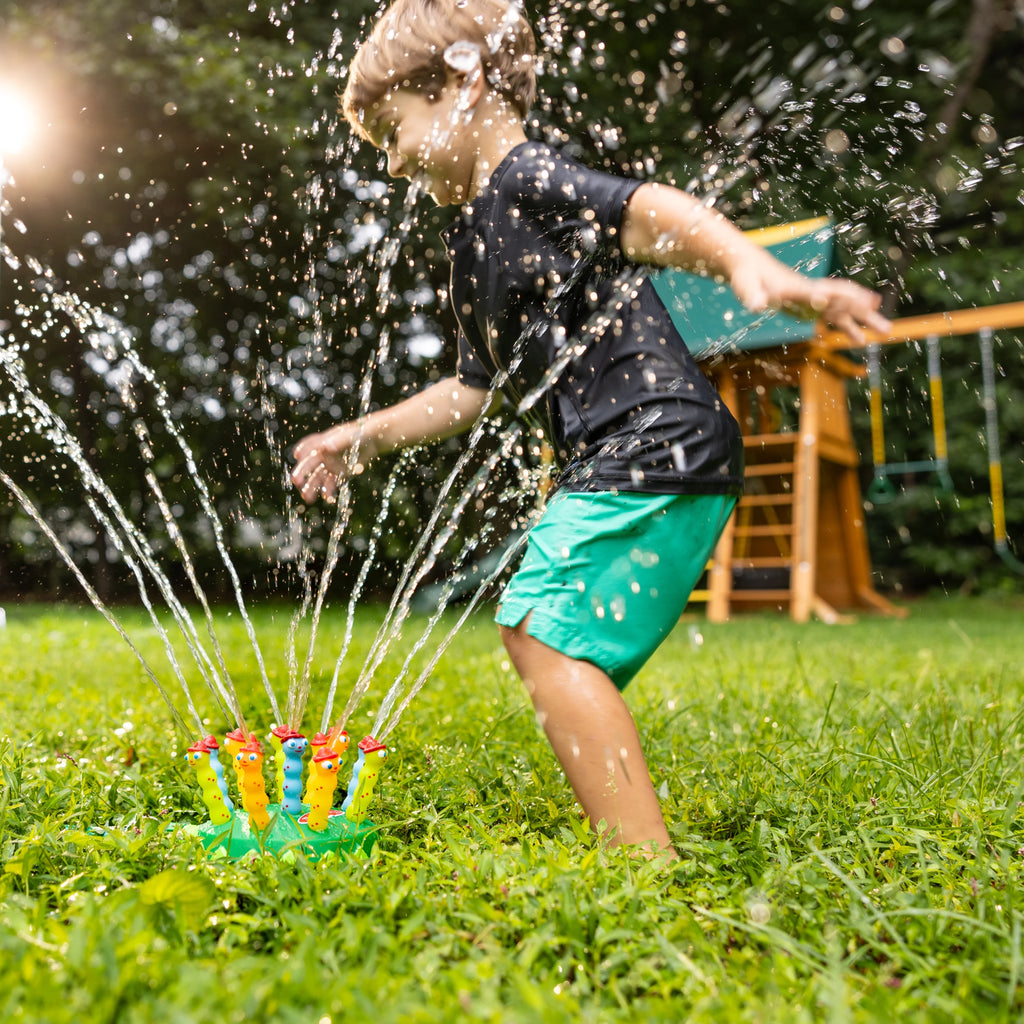 Outdoor Sprinkler Toy with Hose Attachment O795887